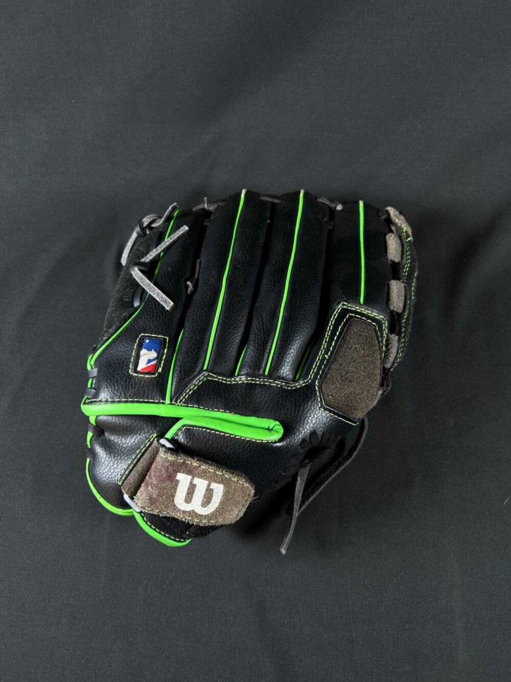 Wilson R350 11" Baseball Glove LEFT Hand Throw black